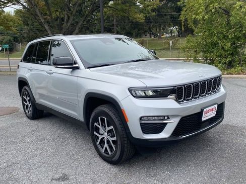 Used 2025 Jeep Grand Cherokee Limited image 2