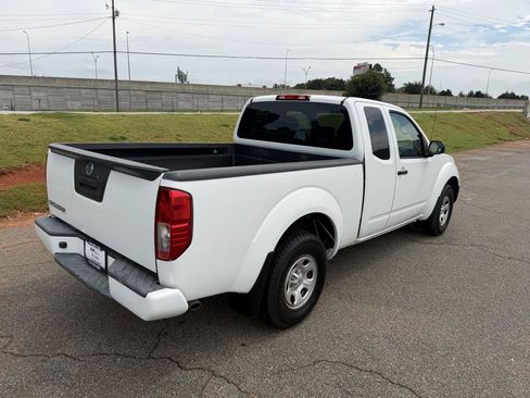 Used 2018 Nissan Frontier S RWD image 5