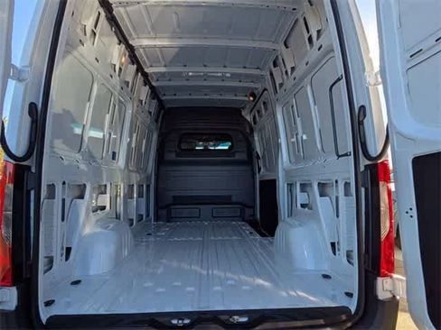 Used 2025 Mercedes-Benz Sprinter 2500 image 7