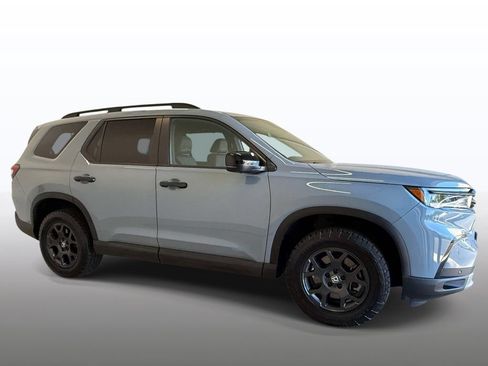 Used 2024 Honda Pilot TrailSport image 9