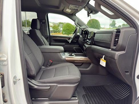 Used 2025 Chevrolet Silverado 2500 LT w/ Convenience Package AWD/4WD image 11