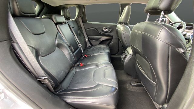 Used 2019 Jeep Cherokee Limited AWD/4WD image 26