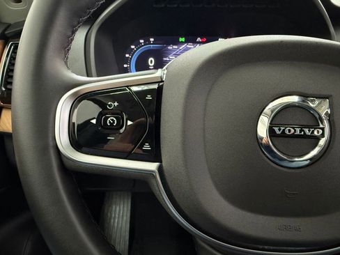 Used 2025 Volvo XC90 B6 Plus image 15