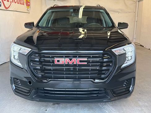 Used 2024 GMC Terrain SLE w/ Driver Convenience Package FWD image 2