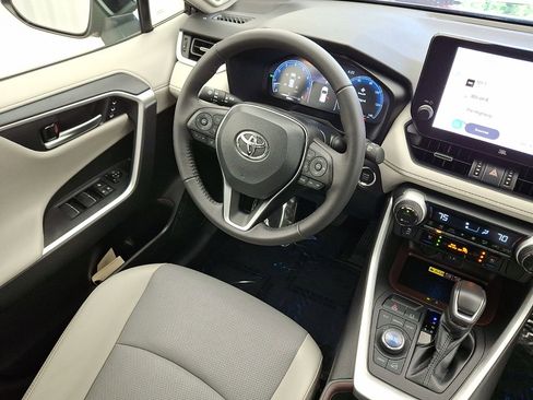 Used 2024 Toyota RAV4 Limited image 15
