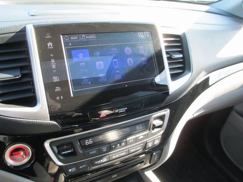 Used 2018 Honda Pilot Touring image 27