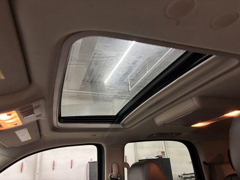 Used 2014 Cadillac Escalade Premium image 34