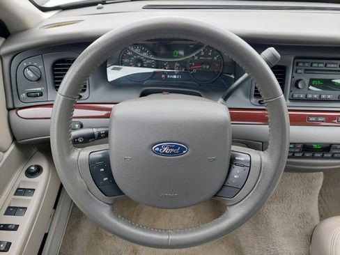 Used 2011 Ford Crown Victoria LX w/ Comfort Appearance Pkg image 23