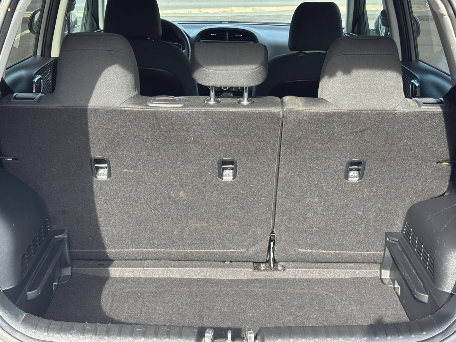 Used 2025 Kia Soul LX w/ LX Technology Package FWD image 26