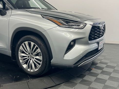 Used 2022 Toyota Highlander Platinum FWD image 8