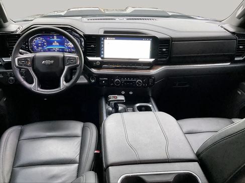 Used 2025 Chevrolet Silverado 1500 LT Trail Boss w/ Convenience Package II AWD/4WD image 29