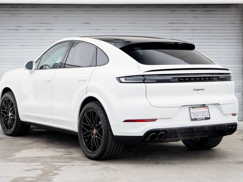 Certified 2024 Porsche Cayenne Coupe image 3
