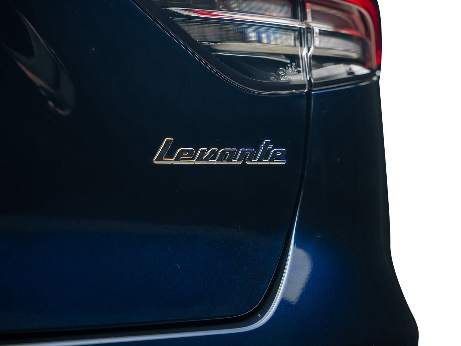 Used 2022 Maserati Levante GT AWD/4WD image 16