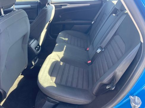 Used 2020 Ford Fusion SE FWD image 12