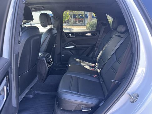 Used 2019 Porsche Cayenne Turbo AWD/4WD image 23
