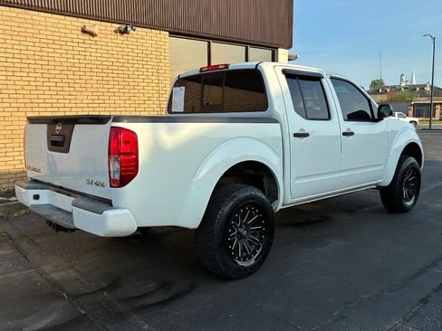 Used 2015 Nissan Frontier SV image 8