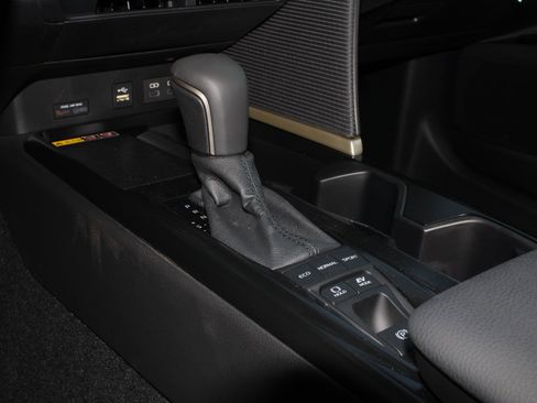 New 2026 Toyota Camry SE FWD image 13