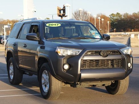 Used 2017 Toyota 4Runner SR5 image 2
