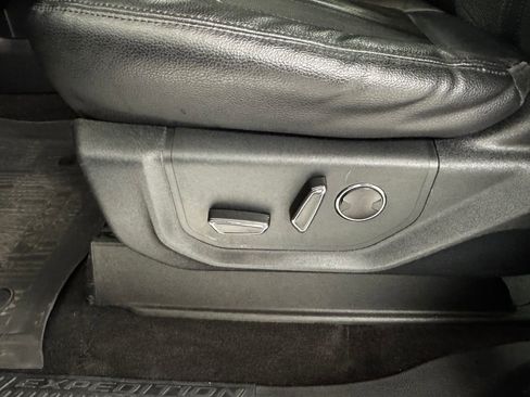 Used 2021 Ford Expedition Max Limited image 29