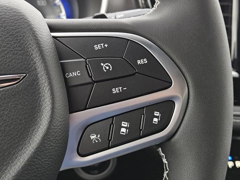New 2026 Chrysler Pacifica Select FWD image 18