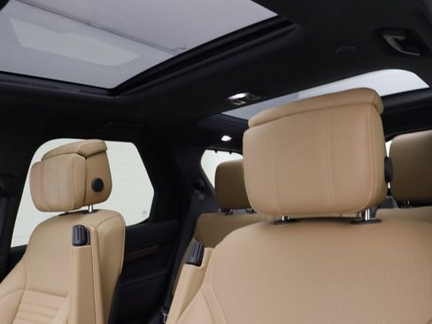 Used 2025 Land Rover Discovery Dynamic SE image 15