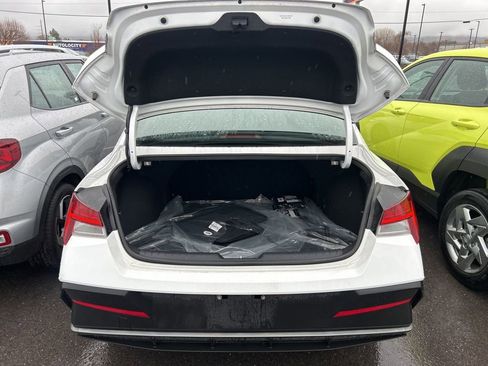 Used 2025 Hyundai Elantra SEL FWD image 24