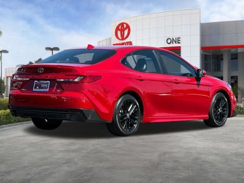 Used 2025 Toyota Camry SE FWD image 5
