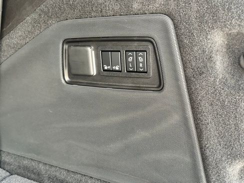 Used 2021 Cadillac Escalade Premium Luxury RWD image 35