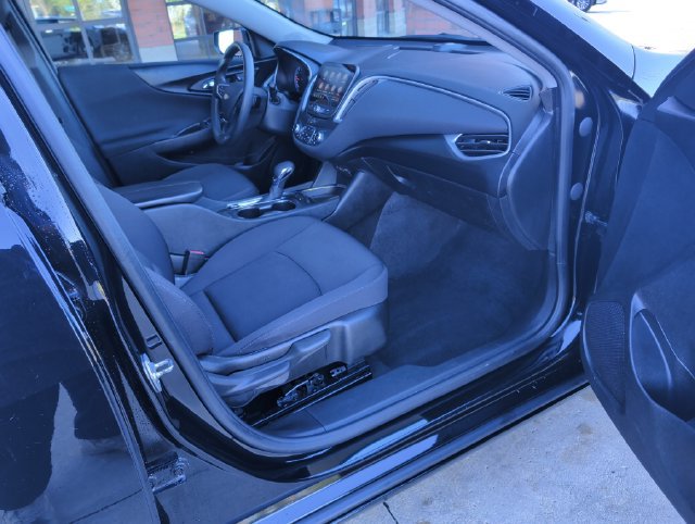 Used 2024 Chevrolet Malibu LT FWD image 30