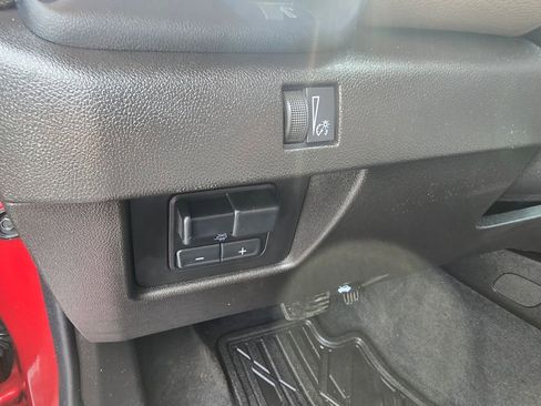 Used 2023 GMC Canyon Denali image 18