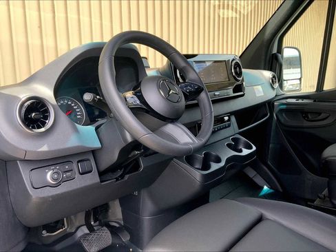 New 2025 Mercedes-Benz Sprinter 2500 image 18