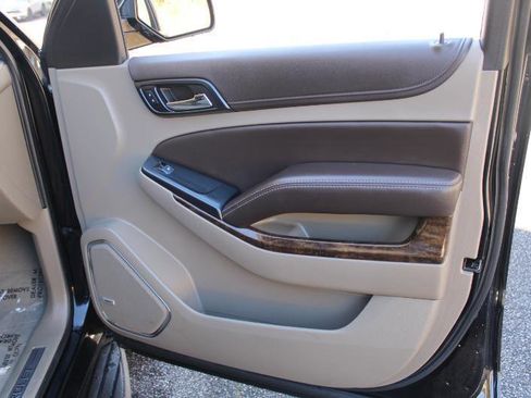 Used 2020 Chevrolet Suburban LT AWD/4WD image 19