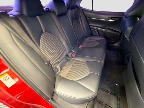 Used 2019 Toyota Camry SE image 14