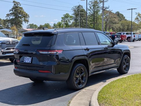 Certified 2024 Jeep Grand Cherokee L Limited w/ Luxury Tech Group II image 5