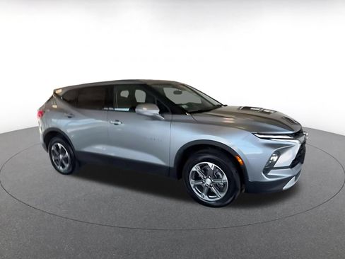 Used 2026 Chevrolet Blazer LT AWD/4WD image 2