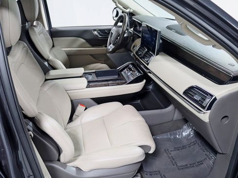 Used 2022 Lincoln Navigator L Reserve image 38