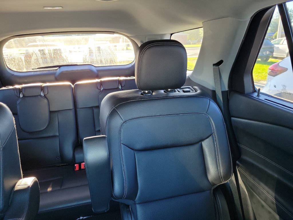Used 2021 Ford Explorer Limited w/ Equipment Group 301A AWD/4WD image 17