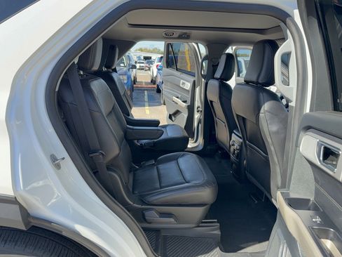 Certified 2022 Ford Explorer Limited w/ Limited Technology Package RWD image 15