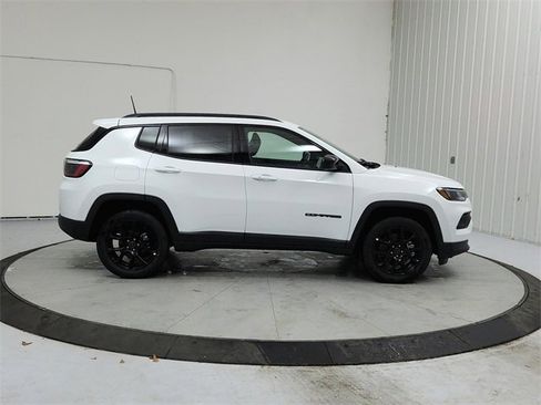 New 2026 Jeep Compass Latitude image 8