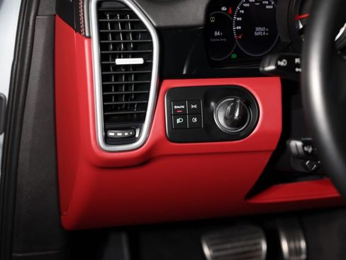 Used 2022 Porsche Cayenne Turbo image 46