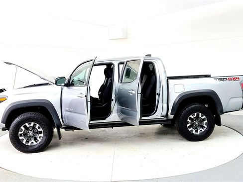 Used 2023 Toyota Tacoma TRD Off-Road image 10