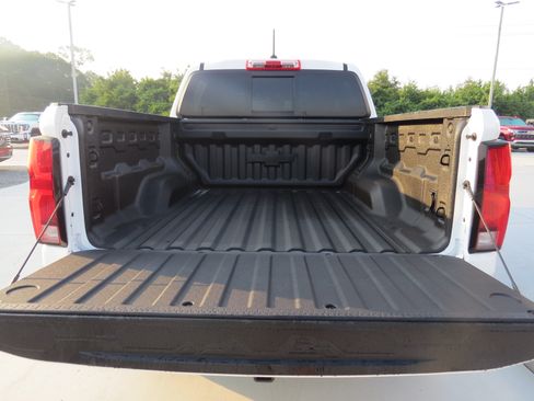 Used 2024 Chevrolet Colorado Z71 AWD/4WD image 16
