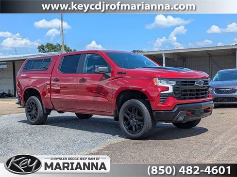 Used 2025 Chevrolet Silverado 1500 LT Trail Boss w/ Convenience Package II AWD/4WD image 1