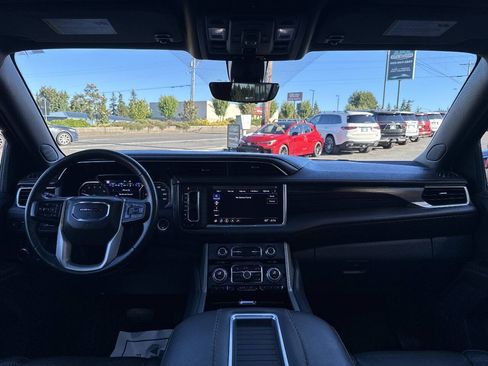 Used 2021 GMC Yukon XL Denali w/ Denali Premium Package AWD/4WD image 25