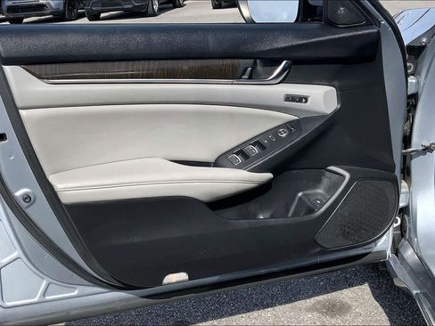Used 2018 Honda Accord Touring image 21