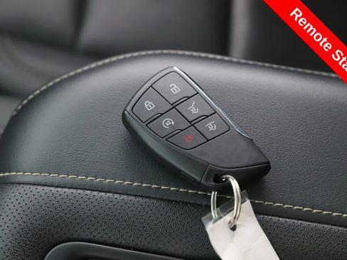 Used 2024 GMC Yukon XL SLT w/ SLT Luxury Package AWD/4WD image 3