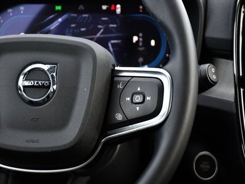 Certified 2025 Volvo XC40 B5 Plus image 21