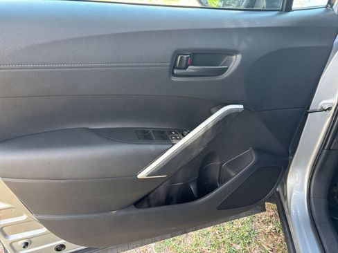 Used 2025 Toyota Corolla Cross LE image 20