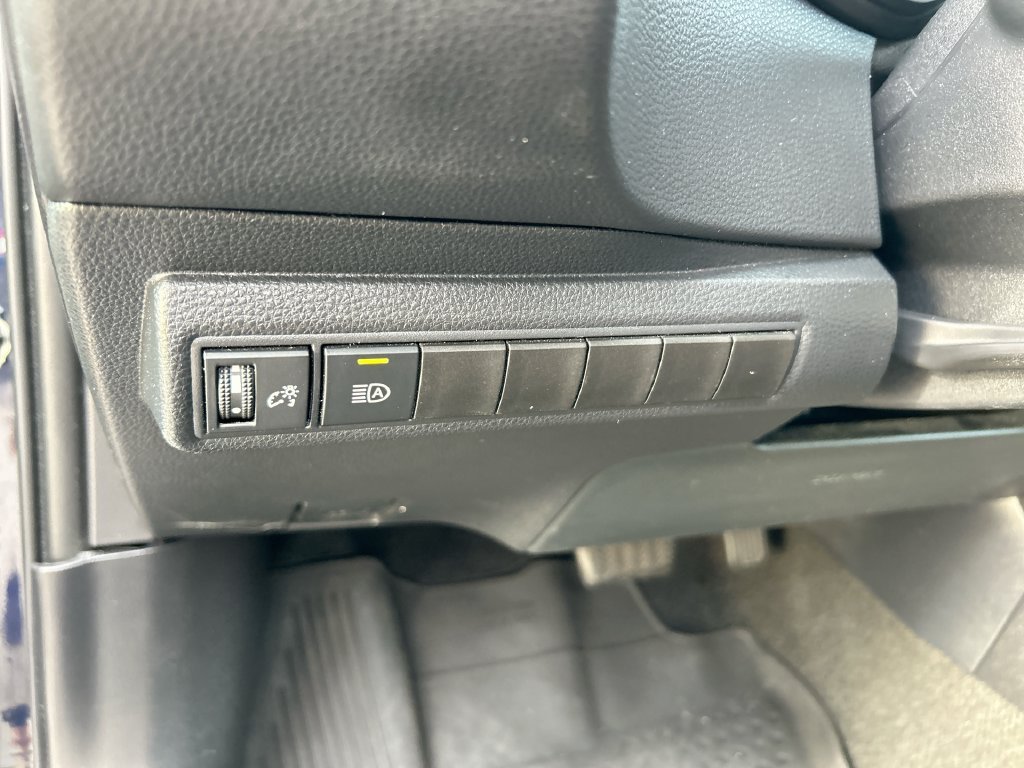Used 2024 Toyota Corolla SE FWD image 13