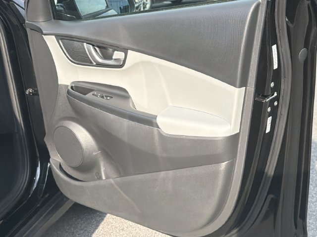 Used 2022 Hyundai Kona SEL w/ Convenience Package FWD image 18